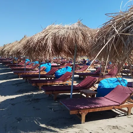 Irek's Lungomare شقة *